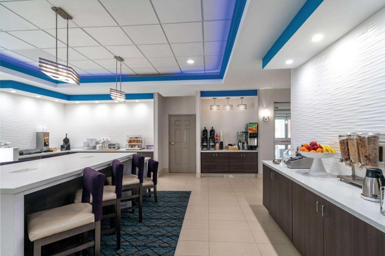 Отель La Quinta By Wyndham Latham Albany Airport Экстерьер фото