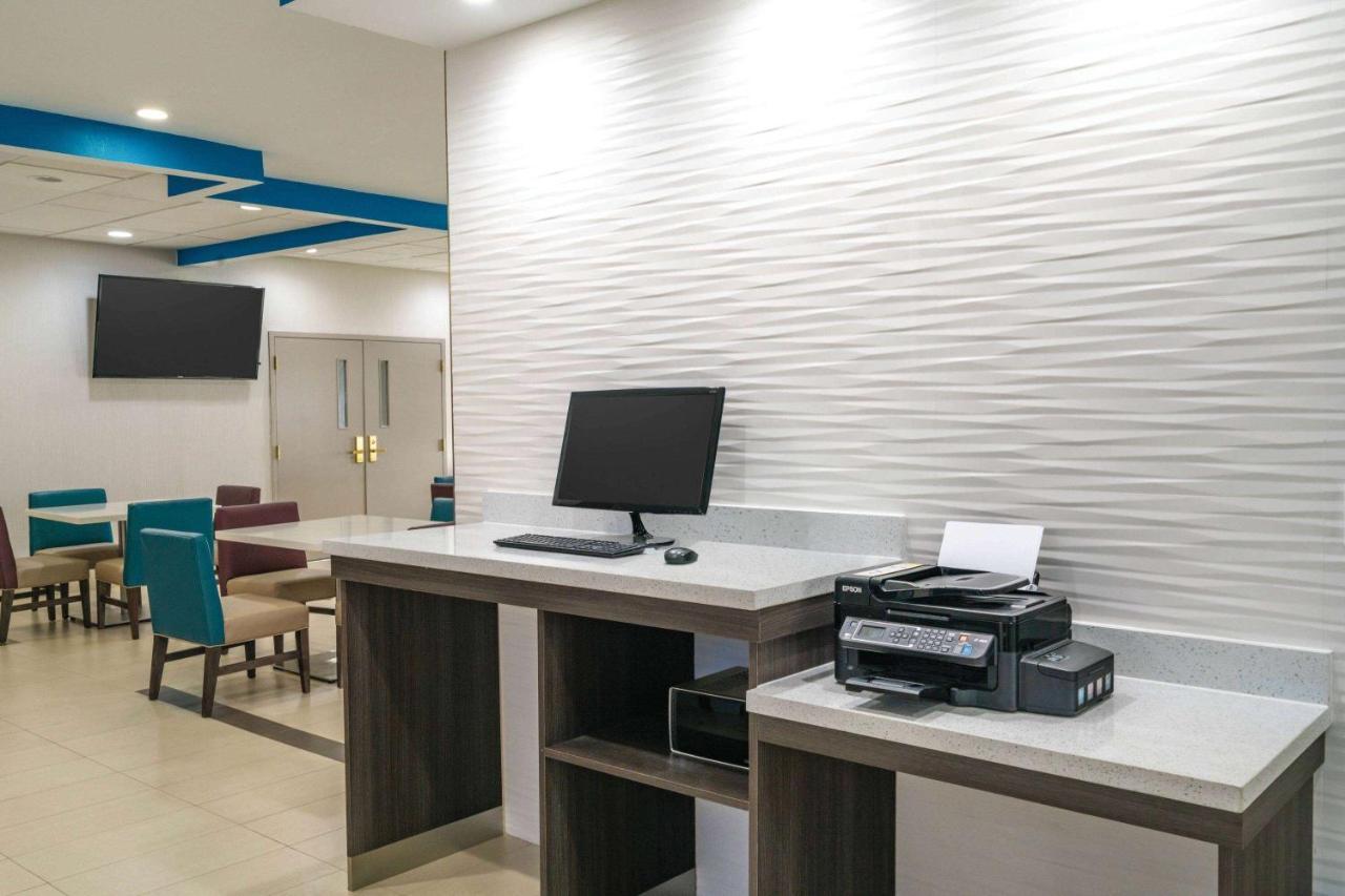 Отель La Quinta By Wyndham Latham Albany Airport Экстерьер фото