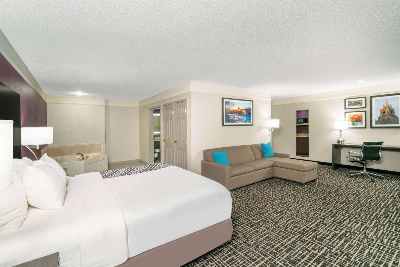 Отель La Quinta By Wyndham Latham Albany Airport Экстерьер фото