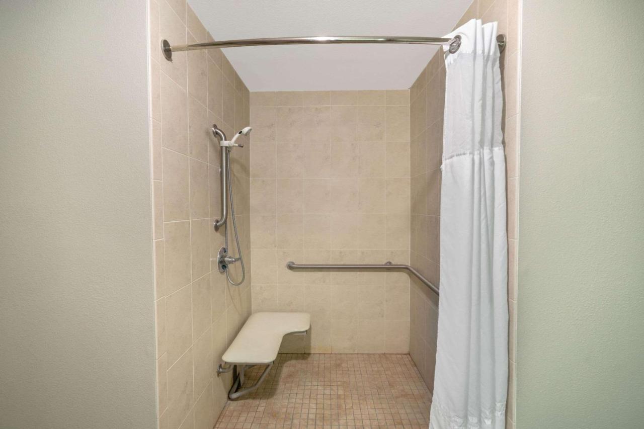 Отель La Quinta By Wyndham Latham Albany Airport Экстерьер фото