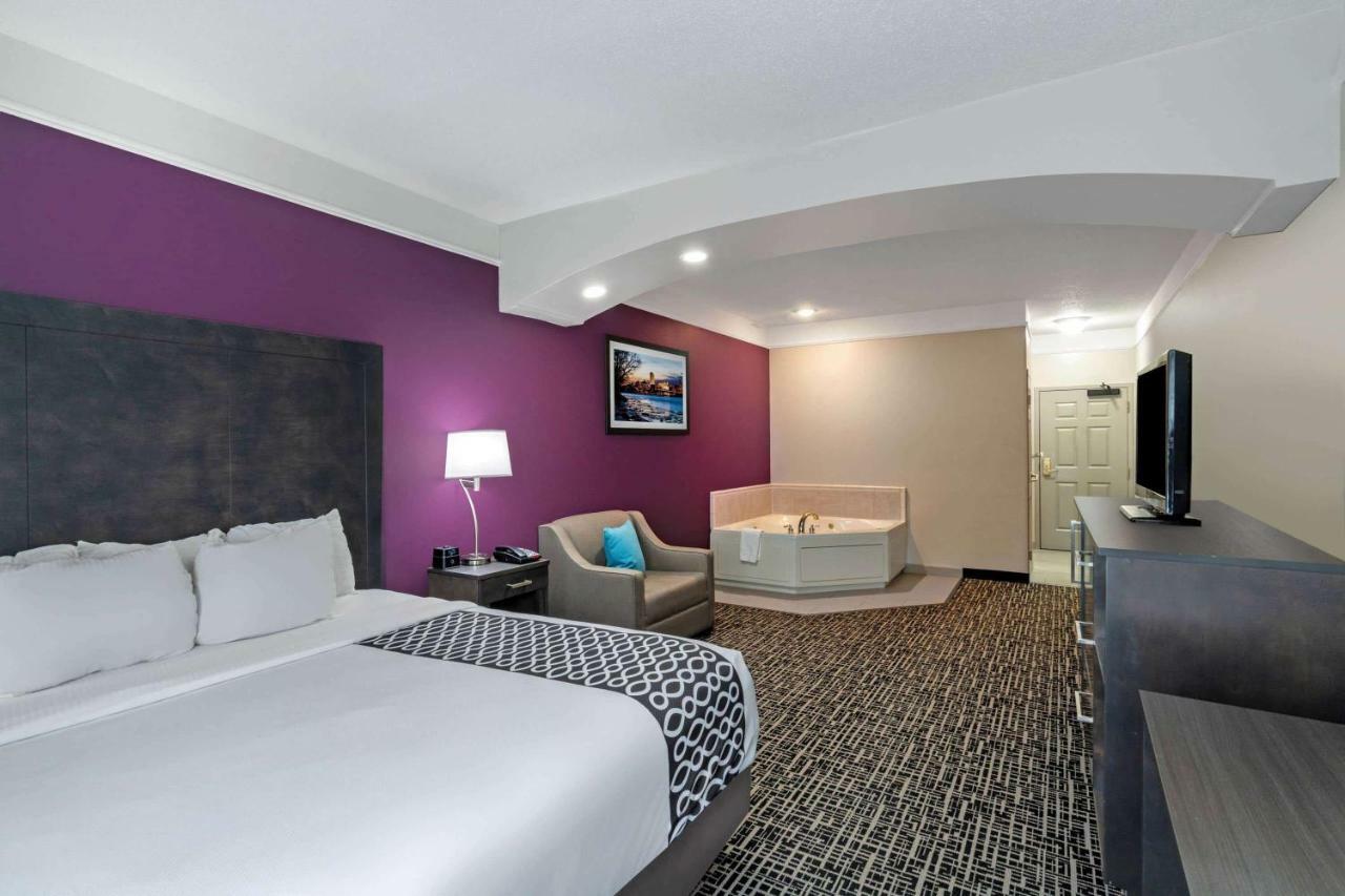 Отель La Quinta By Wyndham Latham Albany Airport Экстерьер фото
