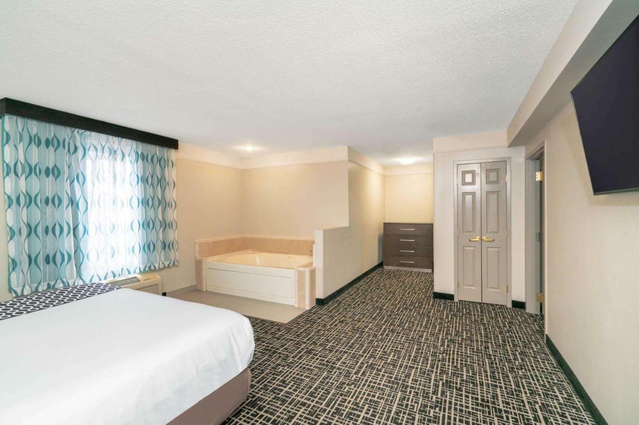 Отель La Quinta By Wyndham Latham Albany Airport Экстерьер фото